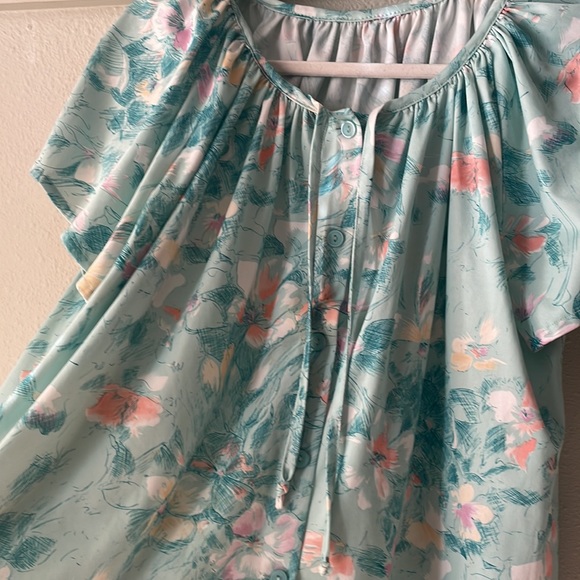 Vintage mint green floral short sleeve button down blouse with neck tie - Picture 3 of 7